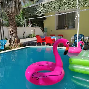 Alloggio in famiglia Ilirida-swimming Pool & Garden View For Rent, Durrës